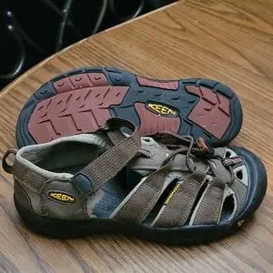 Keen | Shoes | Like New Keen Sandals Sz 5 | Poshmark display picture 3